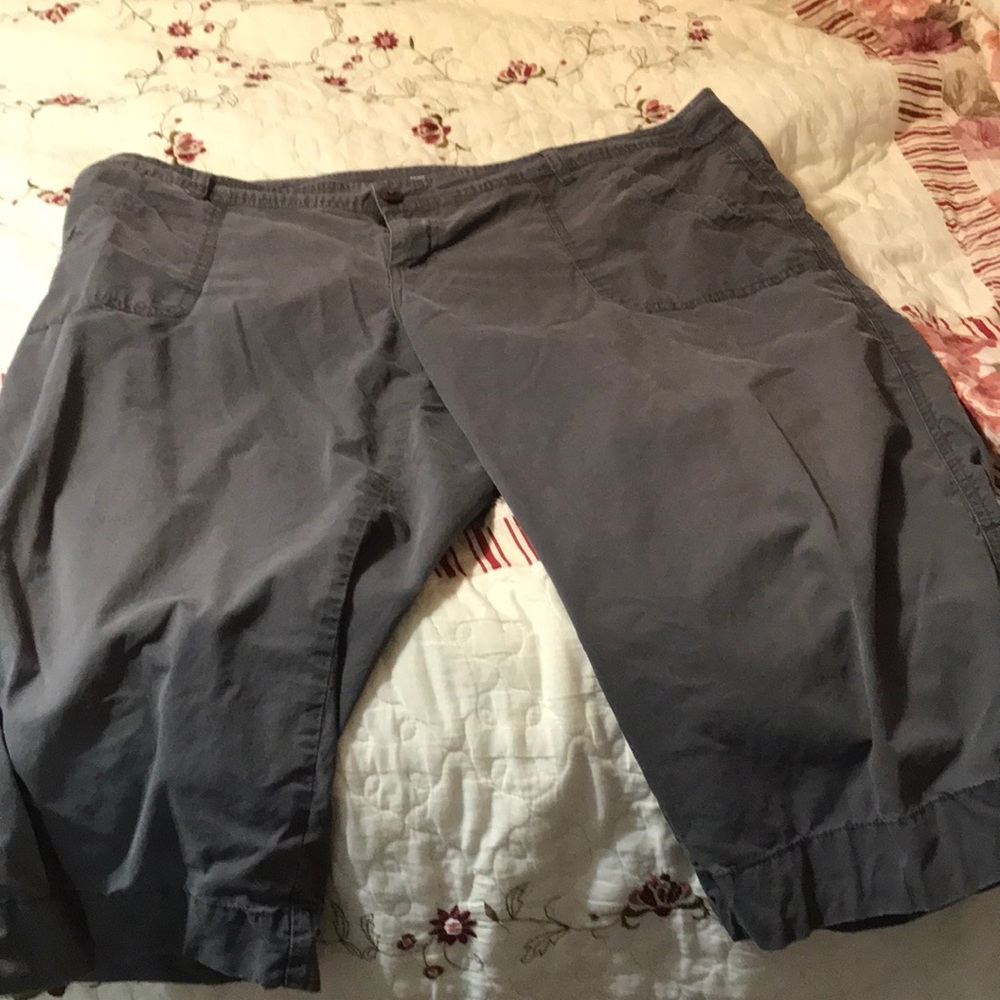 Gray capris